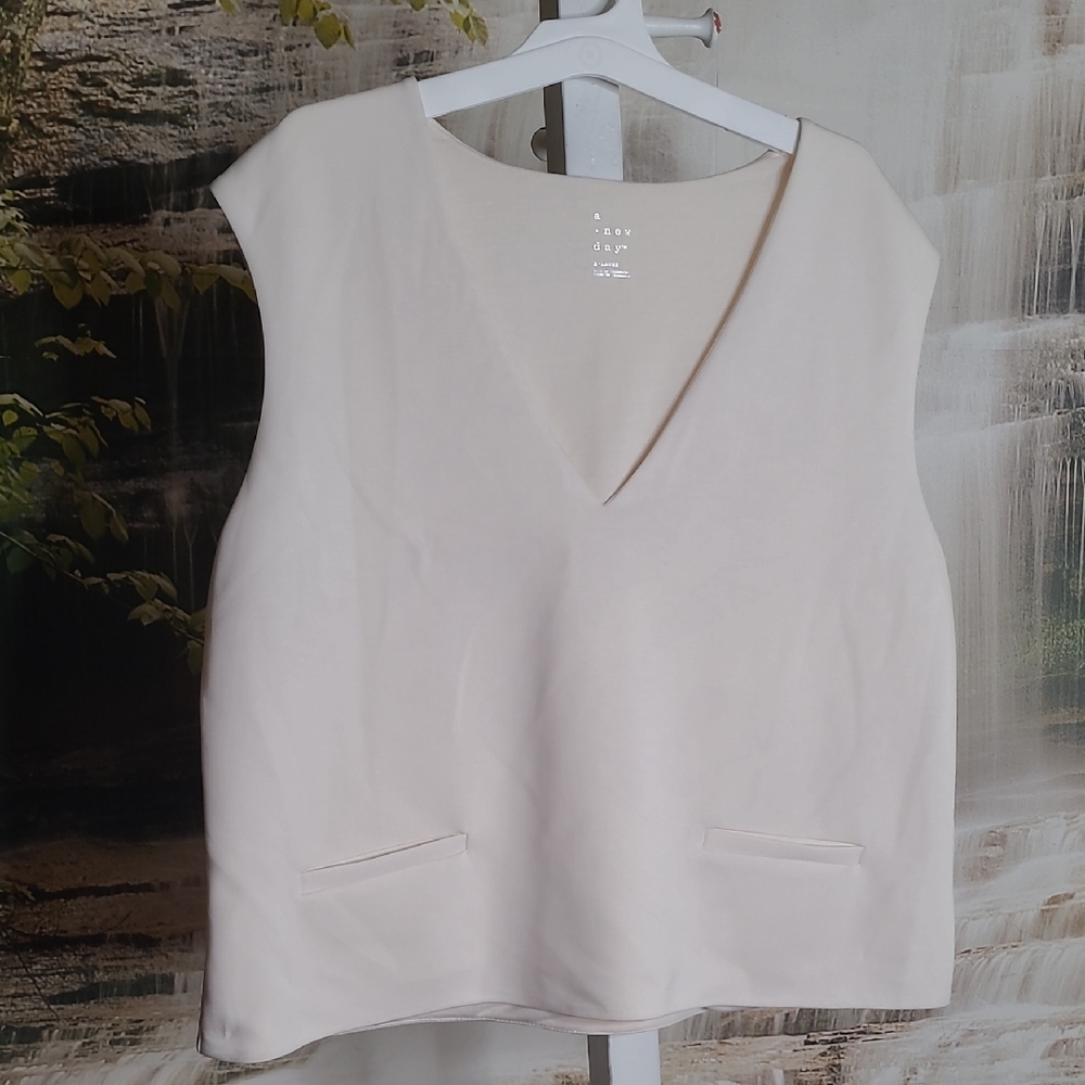 NWT! A New Day Womens Small sandwash sleeveless cream V-Neck Double Knit Top